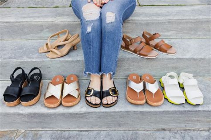 7 Of The Most Comfortable & Chic Leather Sandals To Wear This Summer