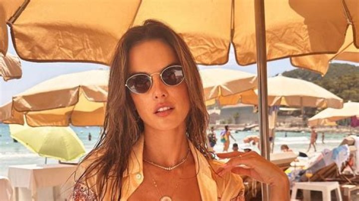 Alessandra Ambrosio In Thong Bikini In Santa Monica: Photos – Hollywood Life