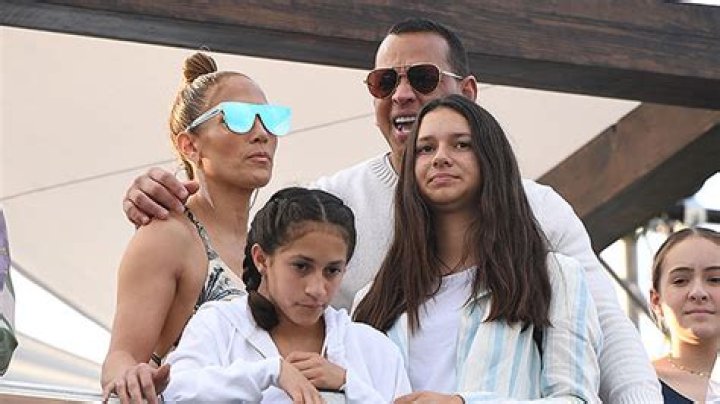 Alex Rodriguez Posts A Pool Selfie Proving He’s Still With Jennifer Lopez In The D.R.