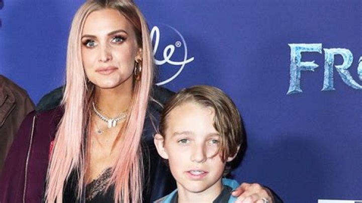 Ashlee Simpson’s Son Bronx Is Identical To Dad Pete Wentz – Photo – Hollywood Life