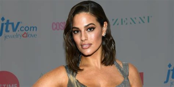 Ashley Graham’s Bikini Pics — Sexiest Looks In Bathing Suits – Hollywood Life
