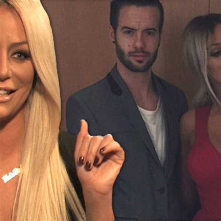 Aubrey O’Day Reveals Split From Travis Garland In Steamy Swimsuit Selfie