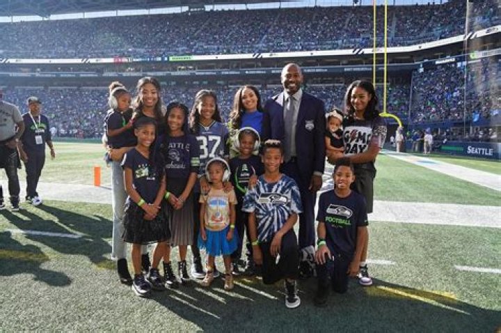 Baby #4 On The Way For Former NFL Star — 1st Bump Pic – Hollywood Life