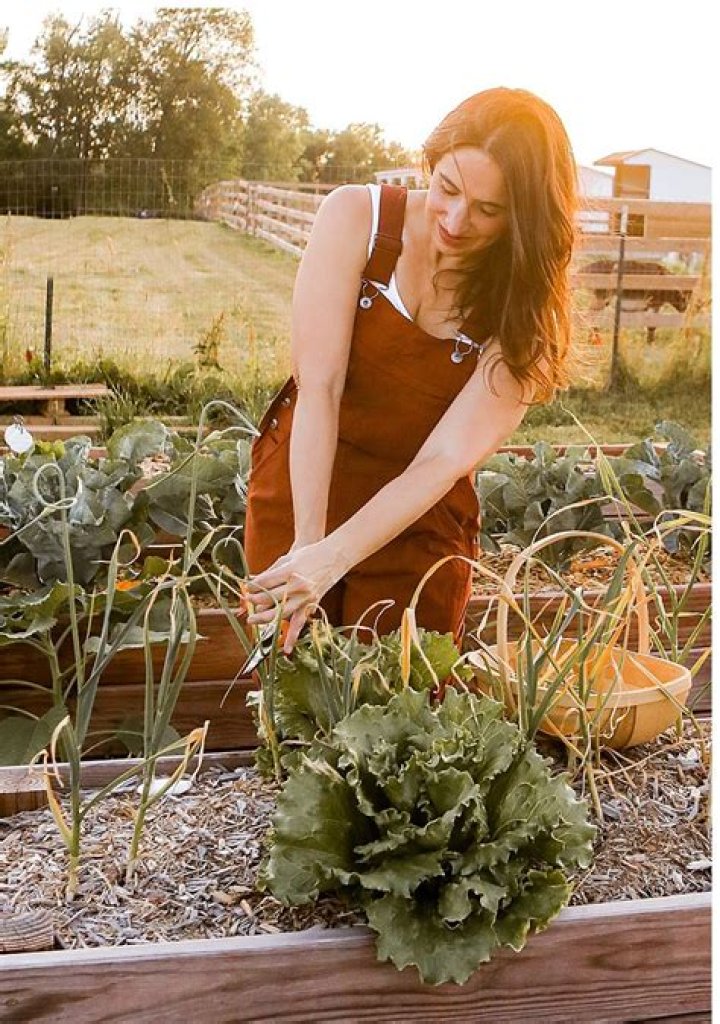 Bella Hadid Gets Down & Dirty In Country Chic Camo While Gardening At PA Farmhouse — Watch