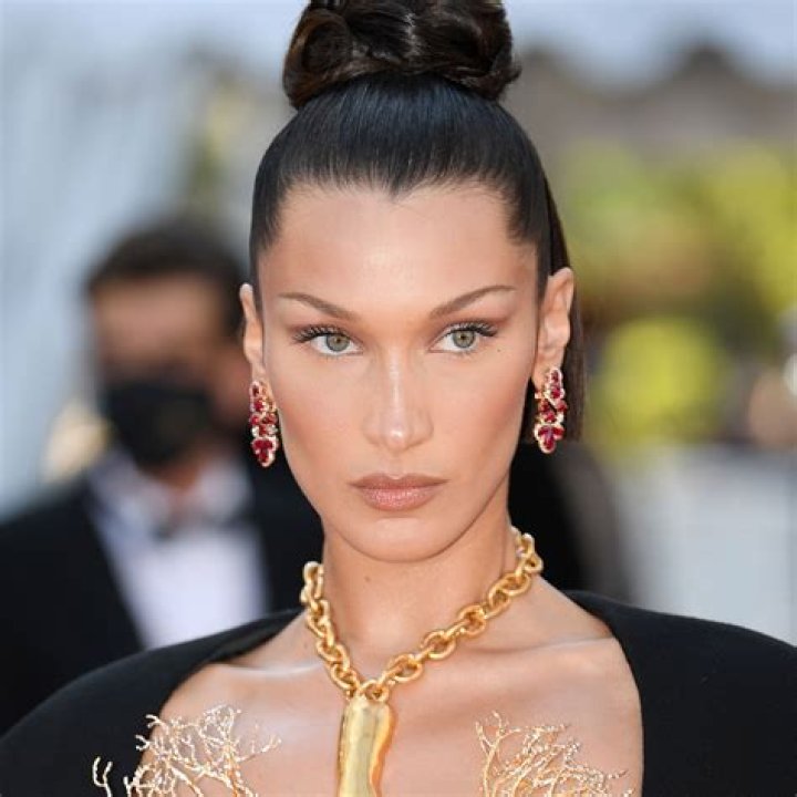 Bella Hadid Poses In String Bikini In Sexy New Instagram Photo – Hollywood Life