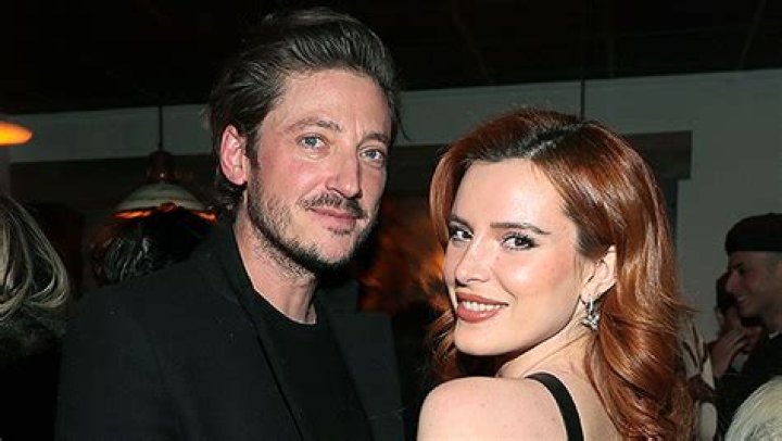 Bella Thorne & Mark Emms Go Instagram Official On Valentine’s Day – Hollywood Life