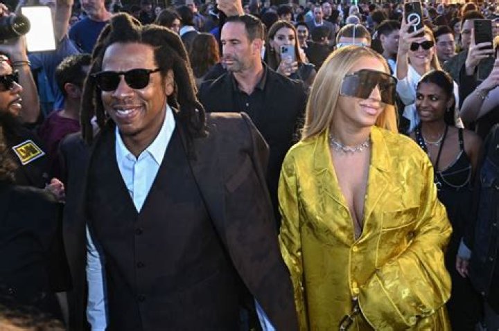 Beyonce Wears Yellow Suit With Jay-Z In Venice: Photos – Hollywood Life