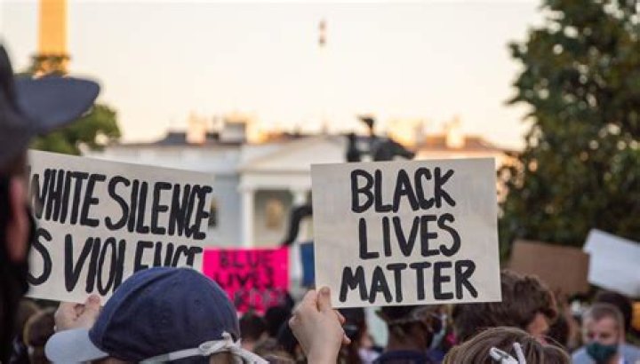 Black Lives Matter Resources: How You Can Help Support Protesters & The Cause