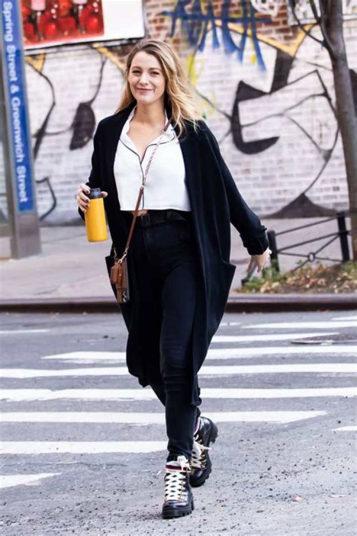 Blake Lively Rocks Unbuttoned Shirt & Sports Bra In NYC – Photos – Hollywood Life