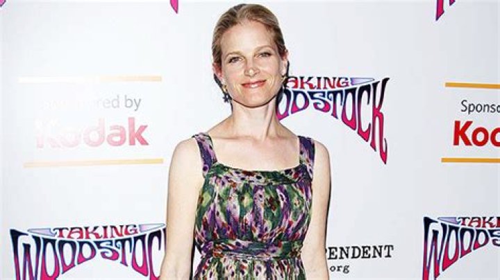 Bridget Fonda Reveals If She’ll Return To Acting In Rare Sighting – Hollywood Life