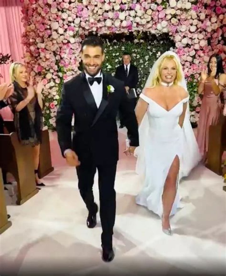 Britney Spears’ Wedding Dress Designer Donatella Versace Visit: Photos – Hollywood Life