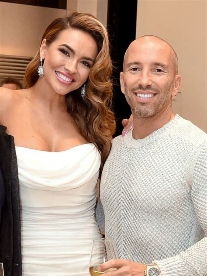 Chrishell Stause Confirms Romance With Jason Oppenheim On PDA-Filled Vacation — Photos