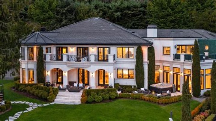 Ciara & Russell Wilson Selling $36M Mansion After Broncos Trade: Pics – Hollywood Life