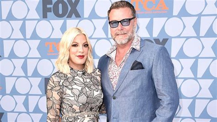 Couple To Divorce After 17 years – Hollywood Life