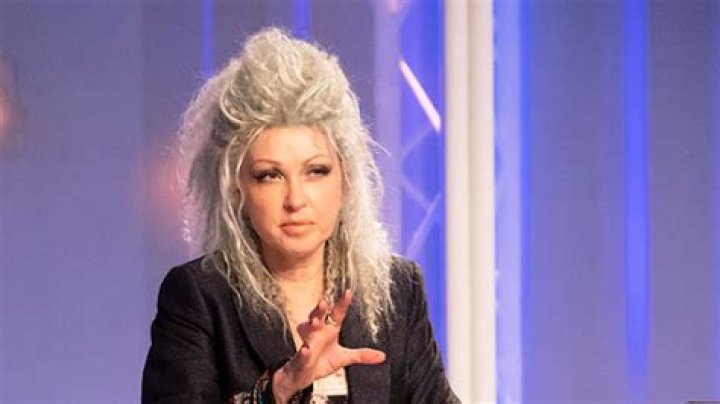 Cyndi Lauper Explains Her Style — Video – Hollywood Life