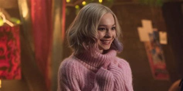 ‘Dash & Lily’ — Photos Of The Netflix Show – Hollywood Life