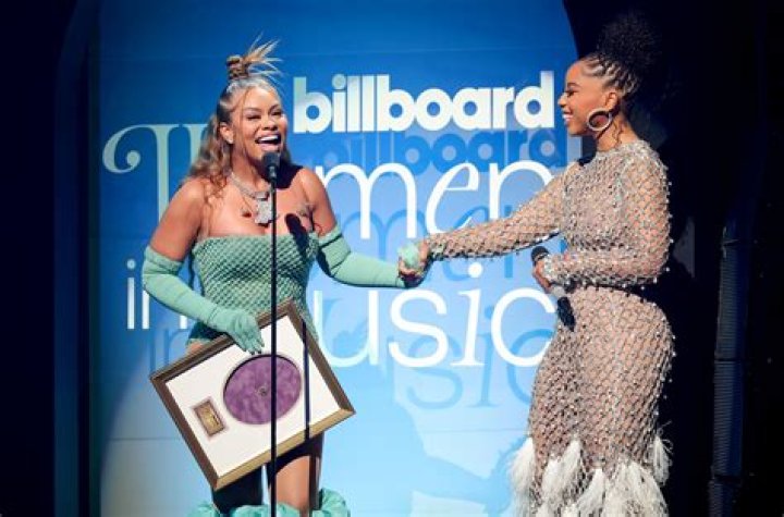 Dolly Parton Dazzles In Sparkly Dress While Performing ‘9 To 5’ After Accepting Award At Billboard Women In Music