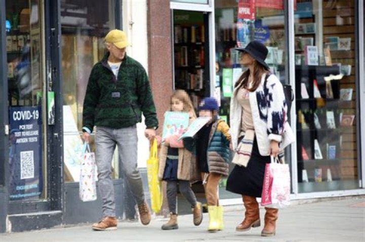 Eva Mendes Reveals How She & Ryan Gosling Parent Their Daughters – Hollywood Life