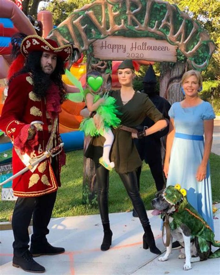 Family Halloween Costumes Worn By Celebrities: Photos – Hollywood Life
