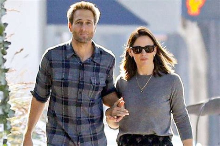 From JLo, Jennifer Garner & More – Hollywood Life