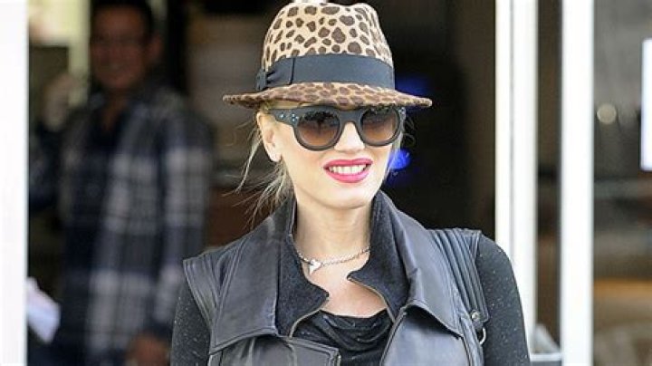 Gwen Stefani’s Pregnancy Style — See Baby Bump Pics – Hollywood Life