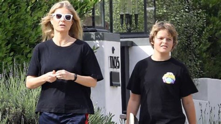 Gwyneth Paltrow Shares Rare Makeup-Free Pic With Kids Apple & Moses – Hollywood Life