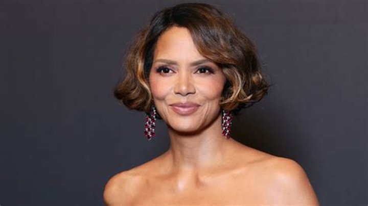Halle Berry Shares Book That Inspired Her To ‘Refocus Her Energy’ Away From Her Phone & ‘Enjoy’ The World