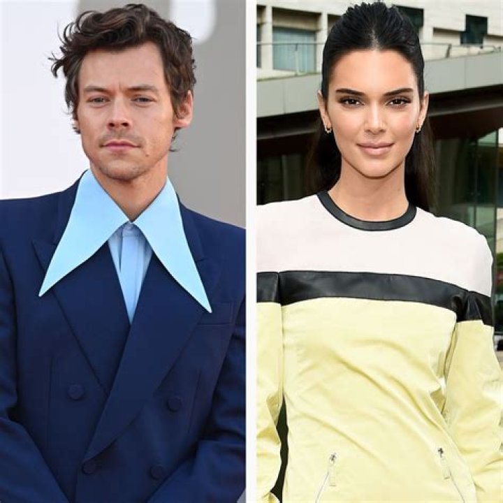 Harry Styles & Kendall Jenner ‘Talk 30 Times A Day’