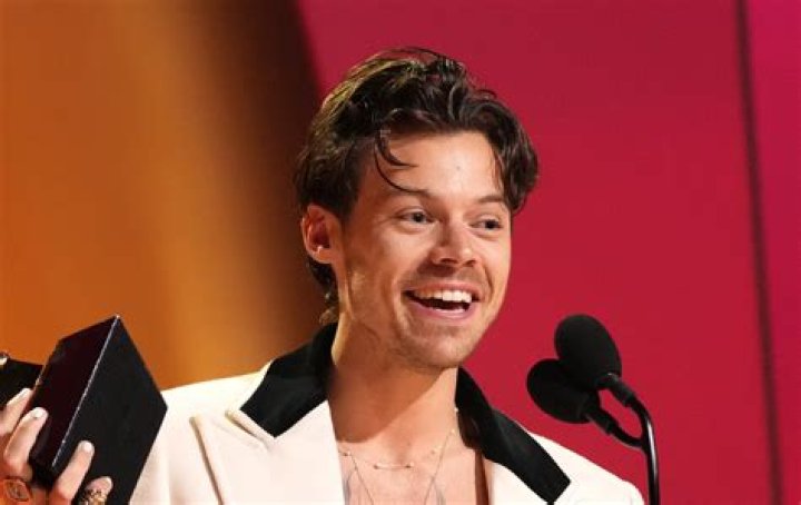 Harry Styles Pics — Photo Gallery – Hollywood Life
