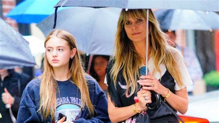 Heidi Klum Twins With Daughter Leni, 16, In ‘All Natural’ Makeup-Free Selfies