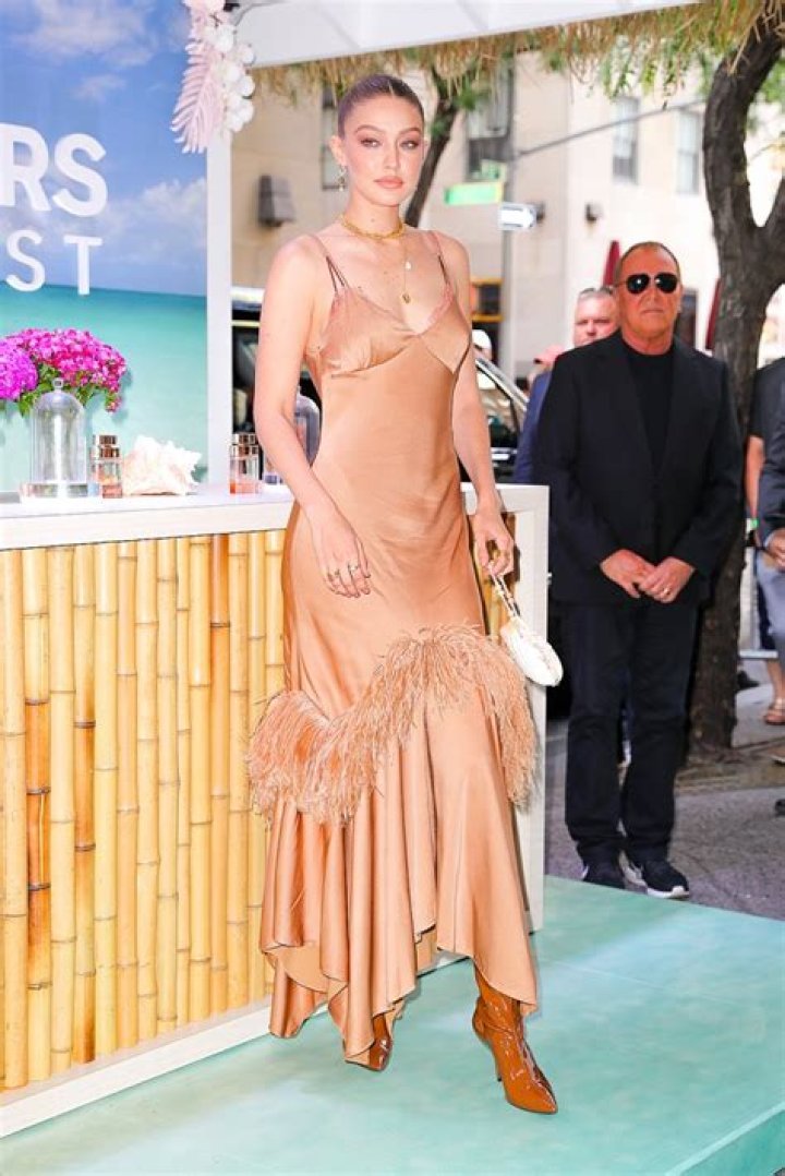 Her Best Snaps From The Runway & Beyond – Hollywood Life