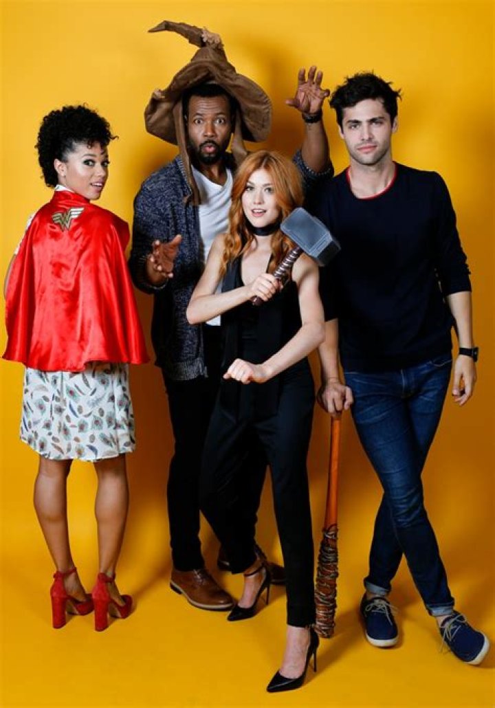 HollywoodLife’s Exclusive NYCC Portrait Studio 2017
