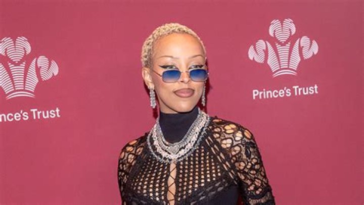 How She’s Doing After Neck Brace Post – Hollywood Life