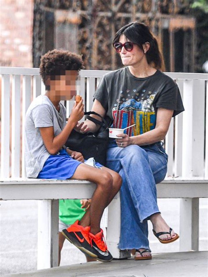 Idina Menzel Rocks Cutout Jumpsuit With Son At Pride Parade – Hollywood Life