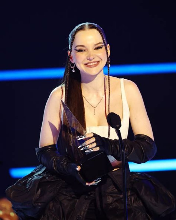 Iggy Azalea Dissed Eminem In Her AMAs Acceptance Speech