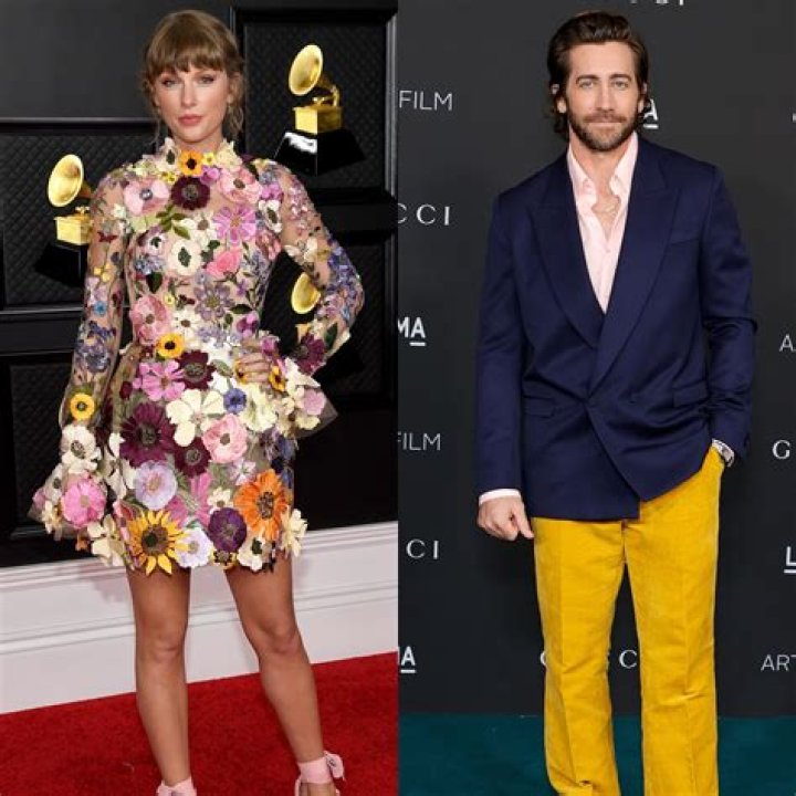 Jake Gyllenhaal Treats His Princess Taylor Swift To A Private Movie Date! Exclusive!