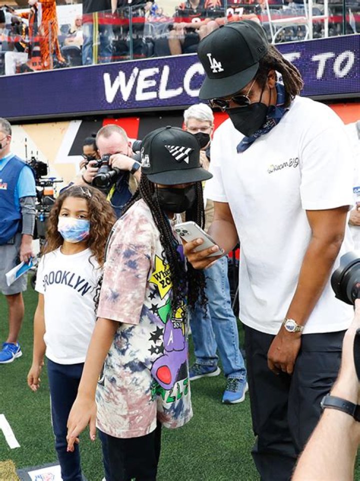 Jay-Z With Daughter Blue Ivy At Super Bowl 2022: Photos – Hollywood Life