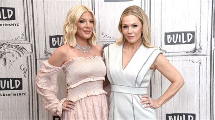 Jennie Garth & Tori Spelling Tease A Possible Straight-Forward Reboot Of ‘Beverly Hills, 90210’