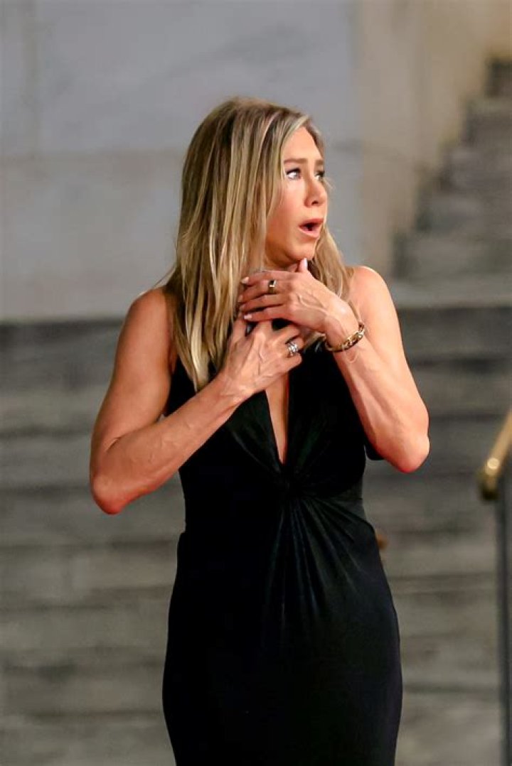 Jennifer Aniston Cries During Last ‘Ellen DeGeneres’ Show Interview – Hollywood Life