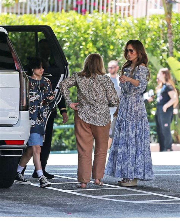 Jennifer Lopez & Ben Affleck Celebrate Mother’s Day With Their Moms – Hollywood Life