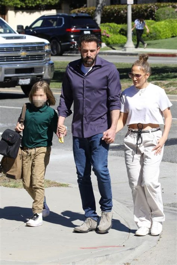 Jennifer Lopez & Ben Affleck Go Shopping With Emme In New Photos – Hollywood Life