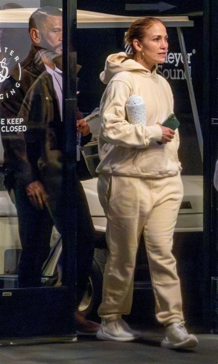 Jennifer Lopez Goes Braless Under White T-Shirt As She Shows Off Sexy Dance Moves