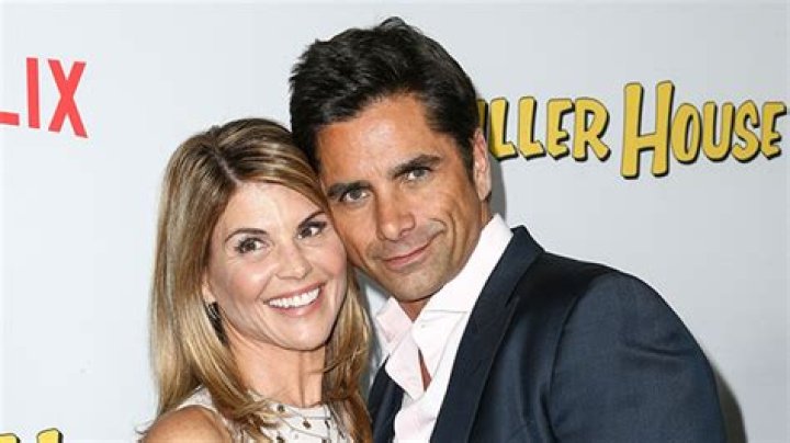 John Stamos & Lori Loughlin Reunite for Dance Trend in New Video – Hollywood Life