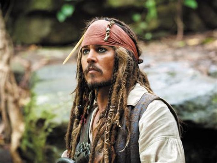 Johnny Depp Dresses As Jack Sparrow For A Terminally Ill Young Fan – Hollywood Life
