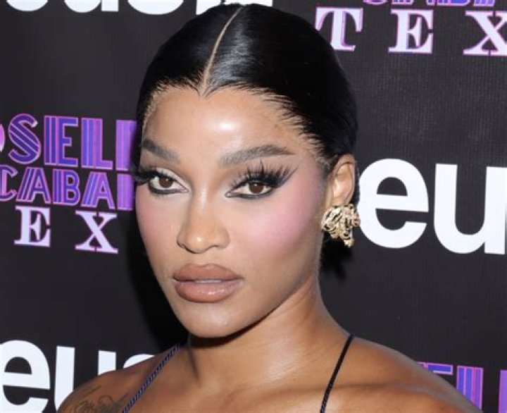 Joseline Hernandez’s ‘Galore’ Photo Shoot — See The ‘L&HH’ Star’s Red-Hot Style – Hollywood Life