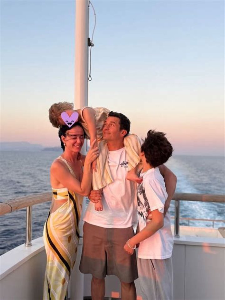 Katy Perry, Daughter Daisy, Orlando Bloom & His Son On Yacht: Photos – Hollywood Life