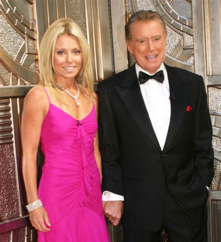 Kelly Ripa Mourns ‘Mentor’ Regis Philbin In Sweet Tribute: I Am ‘Beyond Saddened’