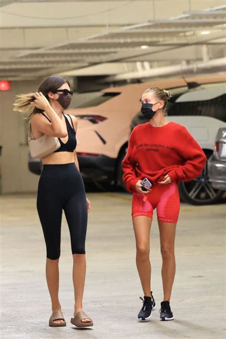 Kendall Jenner & Hailey Baldwin Shop At Whole Foods In Bike Shorts – Hollywood Life