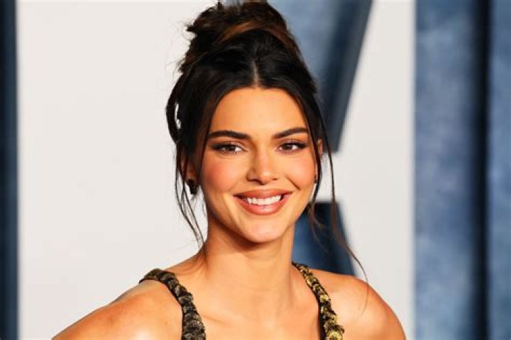 Kendall Jenner Vents Over How ‘Annoyed’ She Is At Kourtney For Staying At Her House — Watch