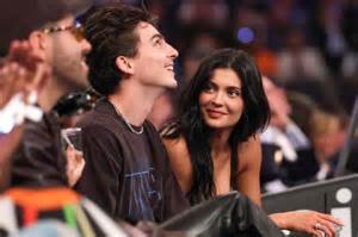 Kendall Vs Kylie: Who Has Had The Hottest PDA Pics With Their Boyfriends? — See Photos